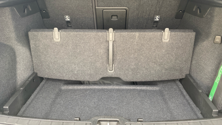 Volvo XC40 2.0 B4P Ultimate Dark 5dr Auto Petrol Estate